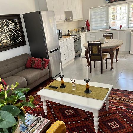Somerset West Garden Apartments 2 외부 사진