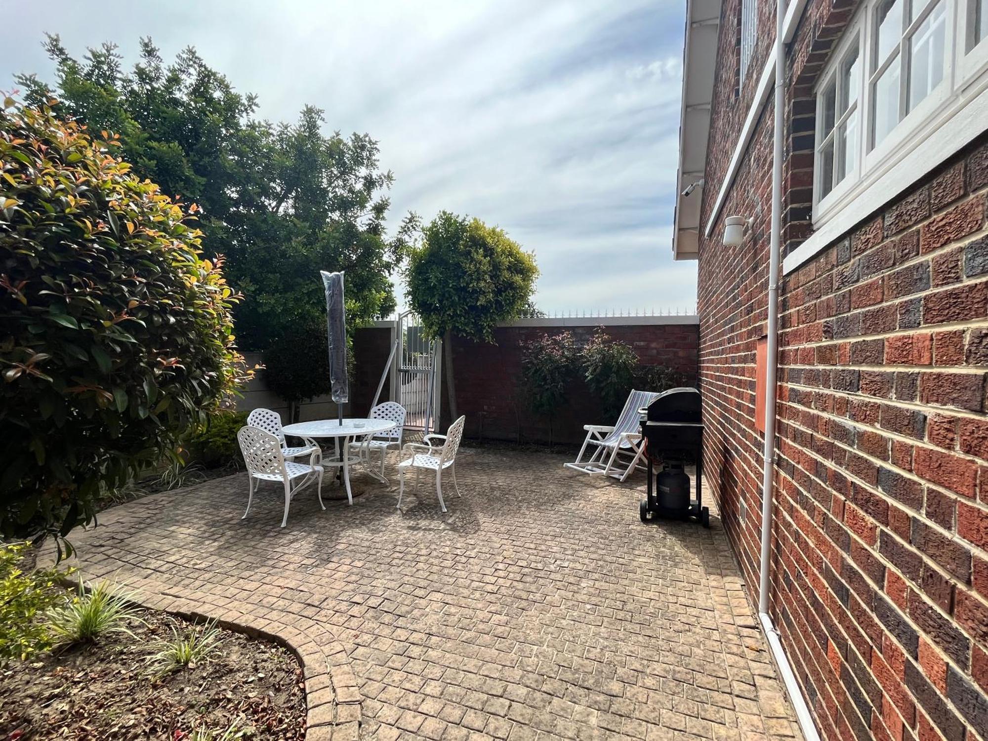 Somerset West Garden Apartments 2 외부 사진