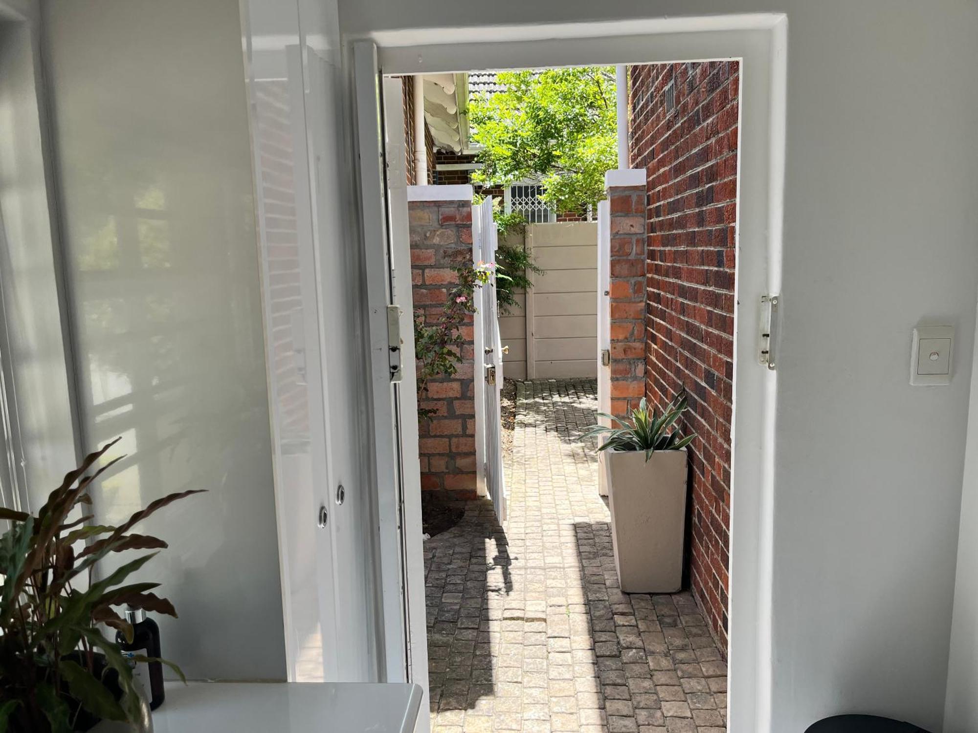 Somerset West Garden Apartments 2 외부 사진