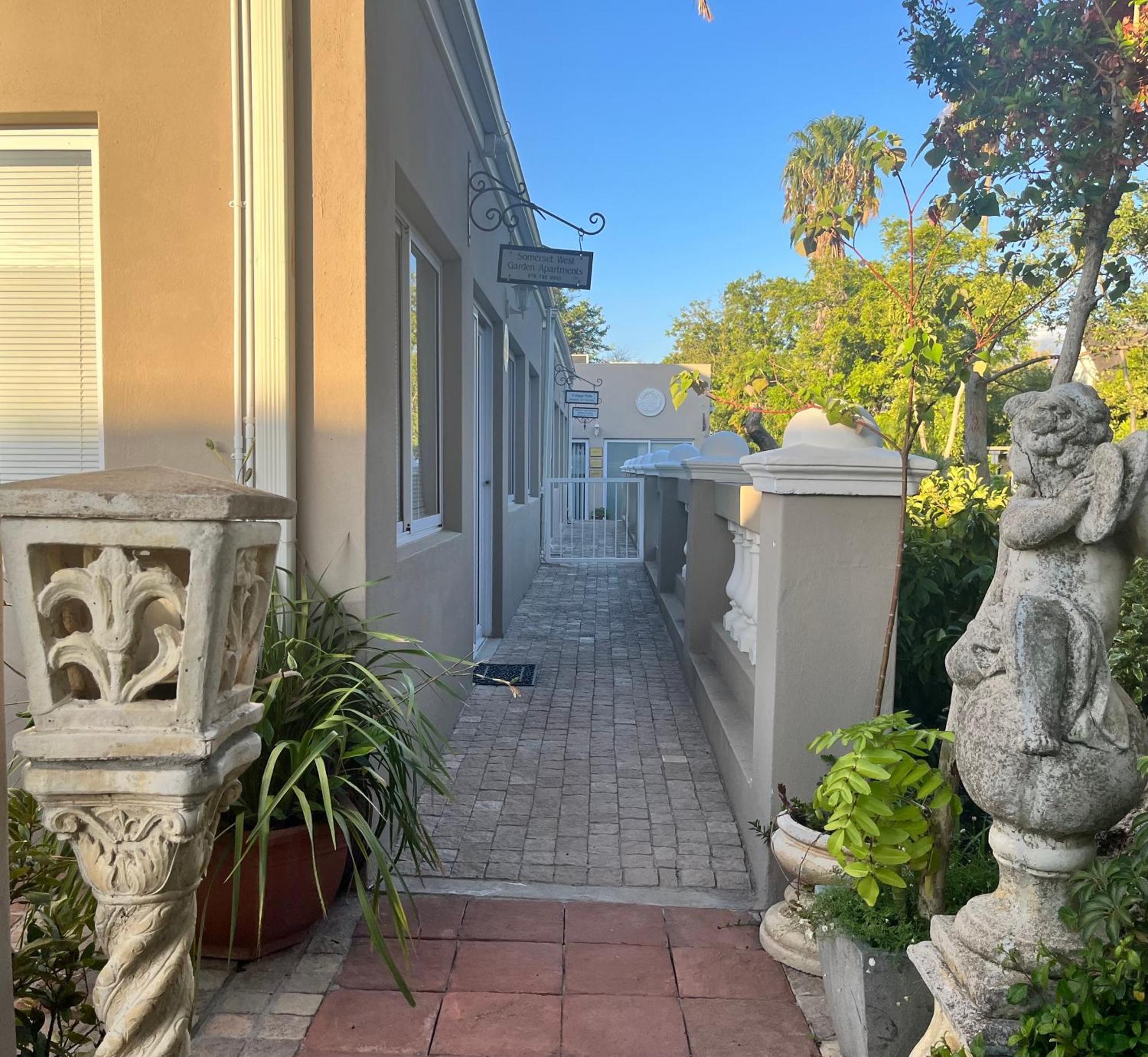 Somerset West Garden Apartments 2 외부 사진